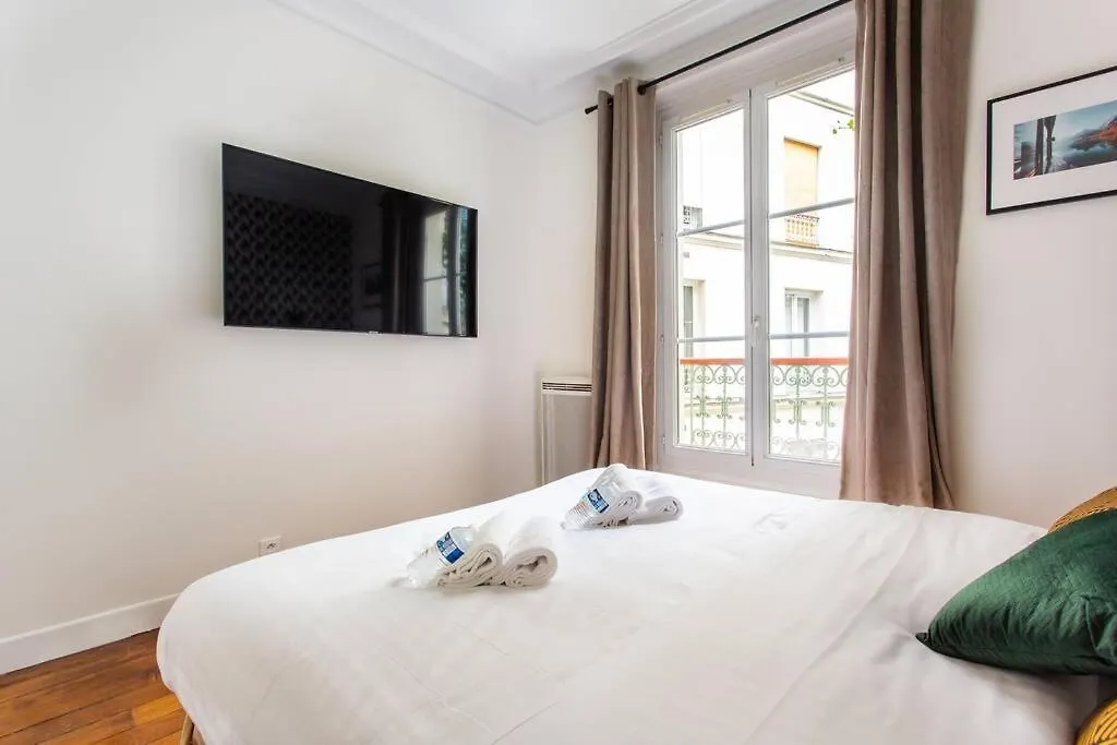 Montmartre/Seveste : Magnifique Appartement 2Br Paris France