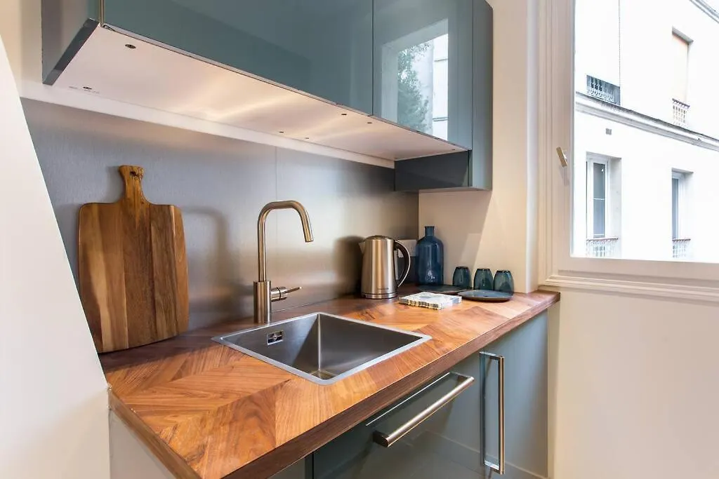 Montmartre/Seveste : Magnifique Appartement 2Br Paris Apartment