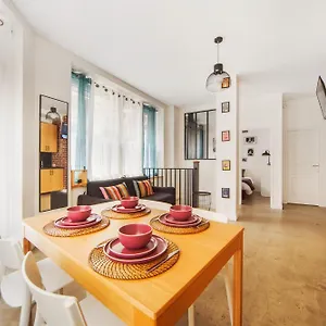 Large Flat Very Close To Montmartre Paris
